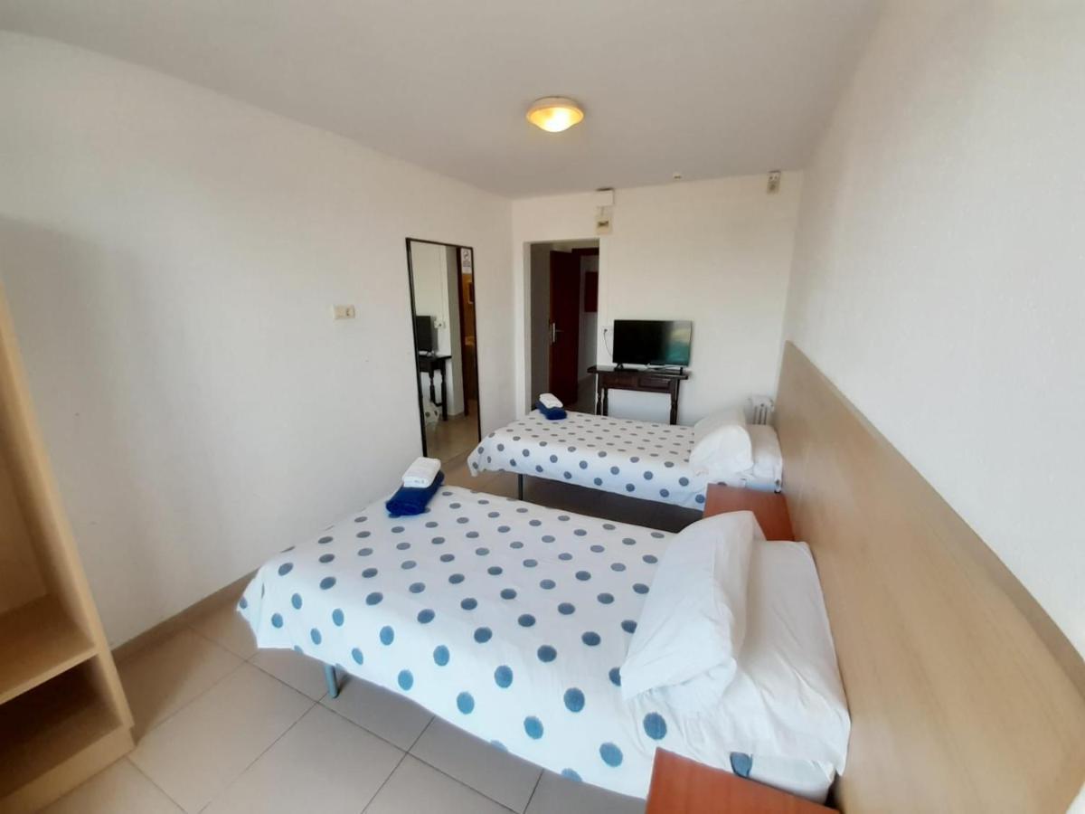 Hostal Mozaik Lloret Льорет-де-Мар Экстерьер фото