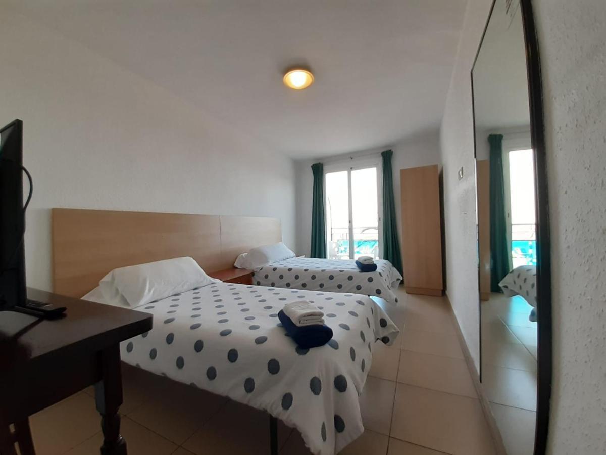 Hostal Mozaik Lloret Льорет-де-Мар Экстерьер фото