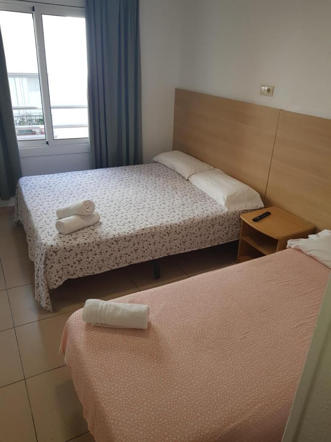 Hostal Mozaik Lloret Льорет-де-Мар Экстерьер фото