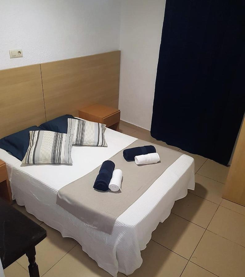 Hostal Mozaik Lloret Льорет-де-Мар Экстерьер фото