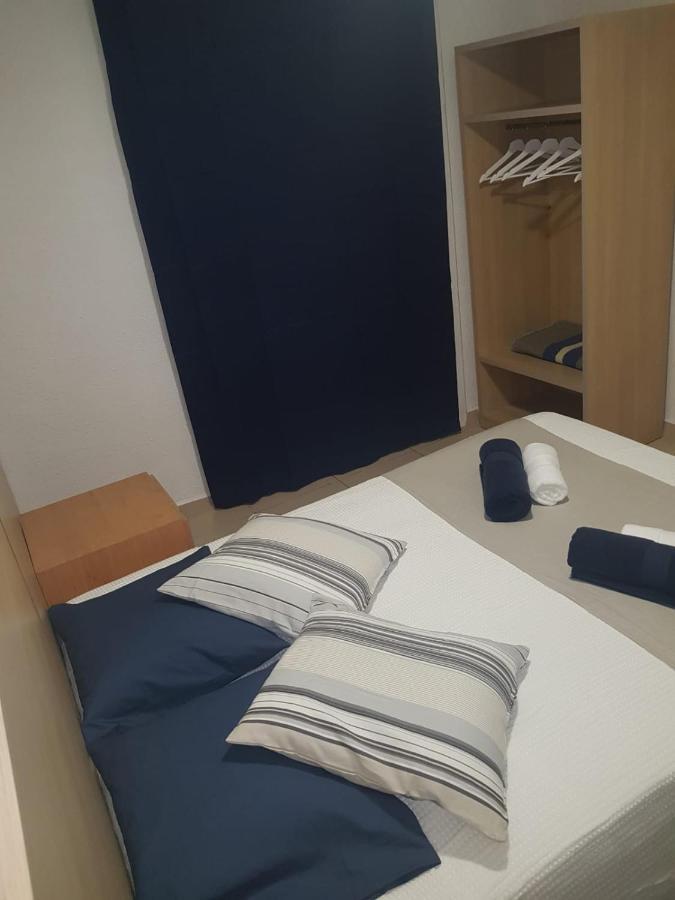 Hostal Mozaik Lloret Льорет-де-Мар Экстерьер фото