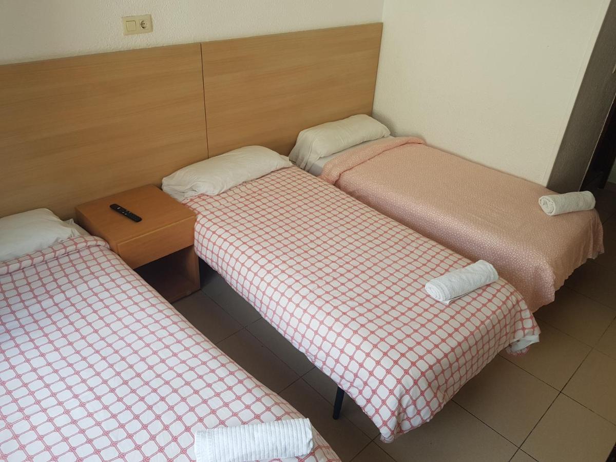 Hostal Mozaik Lloret Льорет-де-Мар Экстерьер фото
