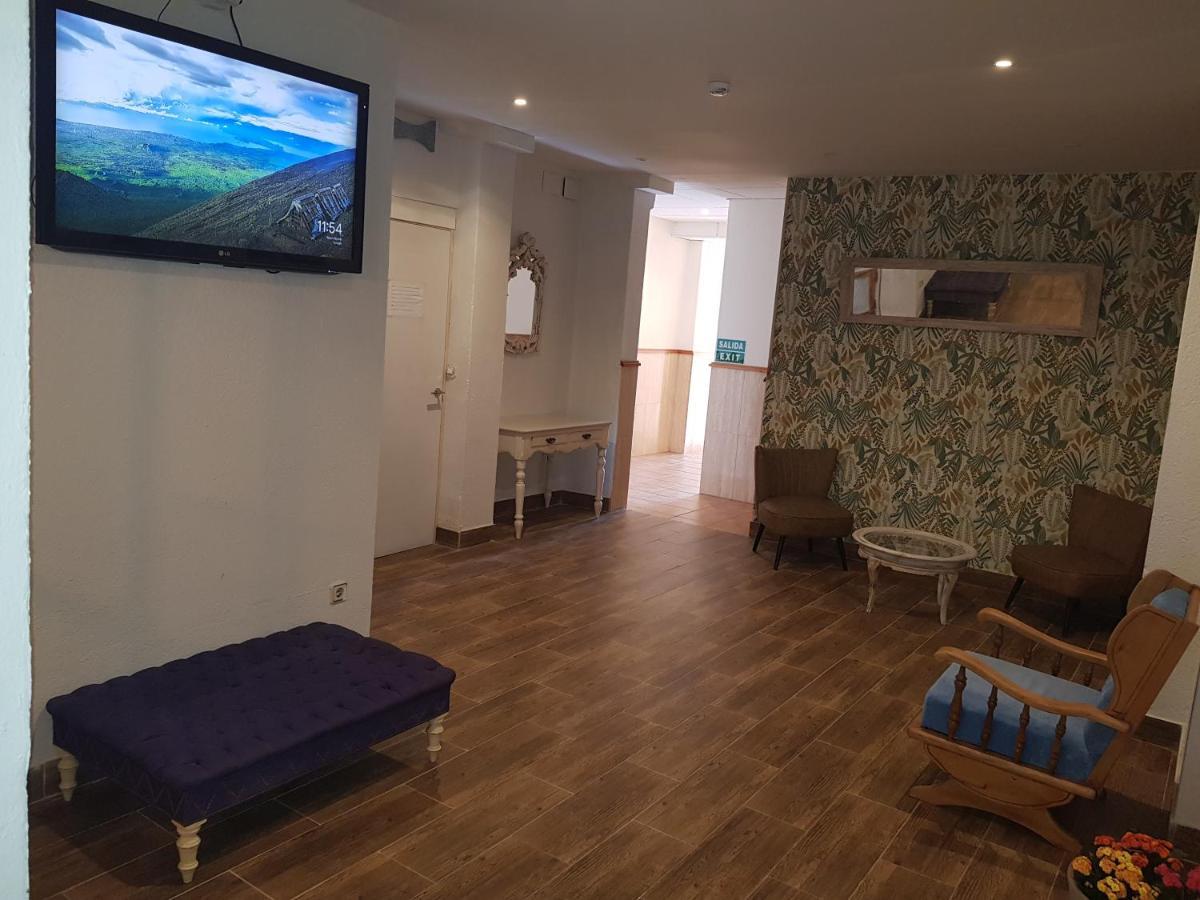 Hostal Mozaik Lloret Льорет-де-Мар Экстерьер фото