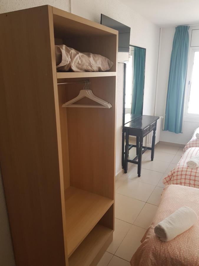 Hostal Mozaik Lloret Льорет-де-Мар Экстерьер фото