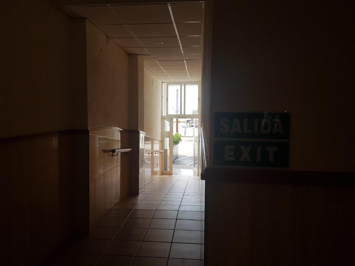 Hostal Mozaik Lloret Льорет-де-Мар Экстерьер фото